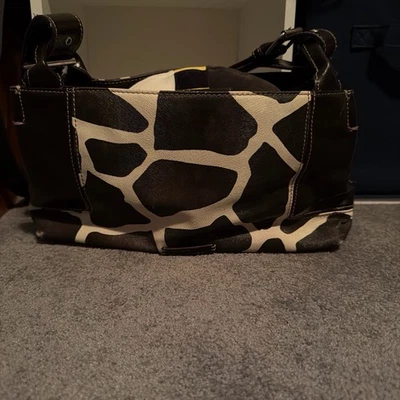 Женская наплечная сумочка Nine & Co с принтом жирафа на кнопках - Изображение 1 из 4