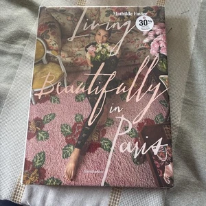 Living Beautifully in Paris - von Mathilde Favier (Hardcover) - Bild 1 von 2