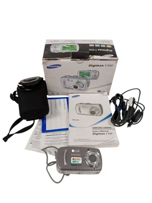 Samsung Digimax V800 Digital Camera 8.1MP Bundle with Box & Accessories - Image 1 of 4