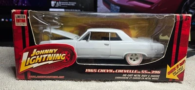 JOHNNY Lightning 1/24 比例 1965 雪佛兰雪佛兰 SS 396 白色闪电带盒 — 第 1/4 张图片
