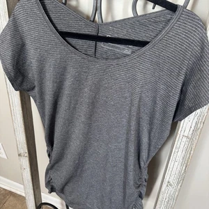 Eddie Bauer Damen grau gestreift geraffte Seite Kurzarm Top Größe Medium - Bild 1 von 10