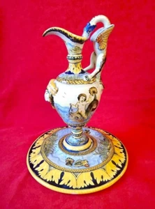 Ewer with its display - Picture 1 of 13