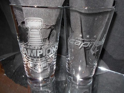 2018 STANLEY CUP CHAMPION WASHINGTON CAPITALS LOGO 2 ETCHED 16 OUNCE PUB GLASSES Cover