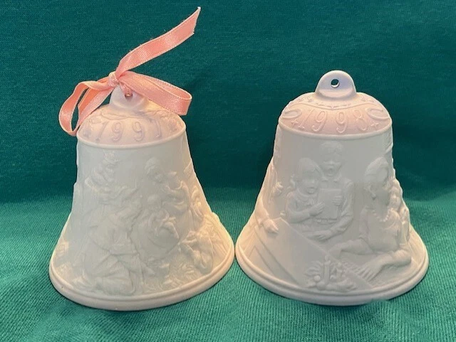 Conjunto de 2 sinos de Natal Lladro 'Diferente em Forma' datados de 1997, 1998 caixa para 1998 - Imagem 1 de 4