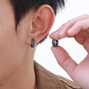 Pendientes de aro pequeños para hombre engranajes ranurados texturizados Huggies pendientes piercing - Imagen 1 de 20
