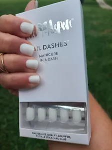 Rojo Aspen Prensado en Uñas ~ Guiones de Uñas Cuadrado Corto: Nina On Cloud 9, Brillante - Imagen 1 de 4