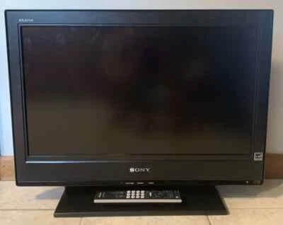 Sony Bravia KDL-40v2500 1080p LCD TV with Remote + Manual - Image 1 of 3