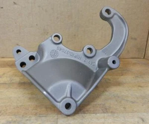 1987-92 Chevrolet Camaro Pontiac Firebird 2.8L power steering bracket 10137045 - Picture 1 of 5