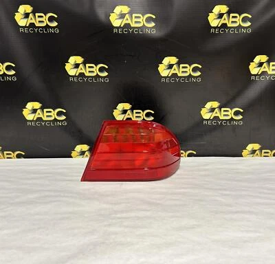 Luz trasera exterior derecha pasajero Mercedes Benz E320 1996-1999 OEM Foto 1 de 4