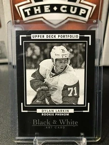 2015-16 Upper Deck Portfolio #336 Dylan Larkin - Picture 1 of 2
