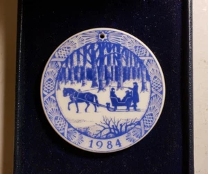 Vtg 1984 CHRISTMAS ORNAMENT Royal Copenhagen Porcelain DASHING THROUGH THE SNOW - Picture 1 of 10