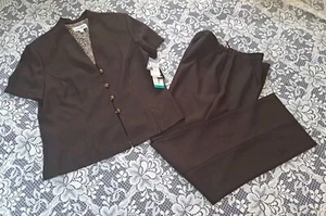Danny & Nicole Pants Suit Size 16 Brown 2 Pc. Short Sleeve Button Front V-neck - Picture 1 of 14
