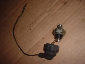 Kawasaki ZX6E ZX7R EX250 EX300 Oil Pressure Switch - Picture 1 of 1