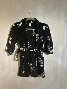 Black skull kids fleece robe size medium - Picture 1 of 3