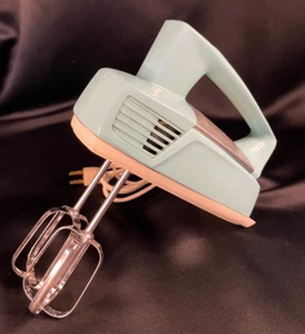 Vintage Working GE Hand Mixer MCM Atomic Turquoise Aqua General Electric 16M17 - Picture 1 of 15