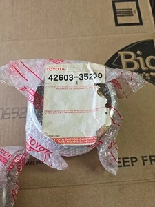NOS VINTAGE TOYOTA 4RUNNER PICKUP TRUCK T100 Ornament For CENTER CAP 42603 35200 - Picture 1 of 5