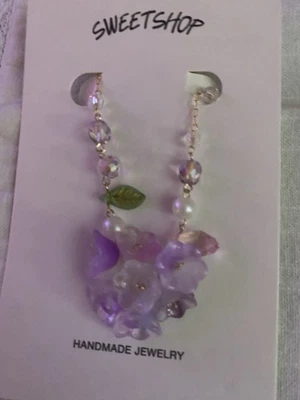 Pulsera hecha a mano con flores de lirio de hierba en púrpura con cadena de oro, delicada, 6 pulgadas Foto 1 de 4