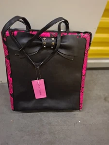 Betsy Johnson große Tasche Bm21770 schwarz/hotpink mit großer Schleife Akzent 3 Abschnitte - Bild 1 von 9
