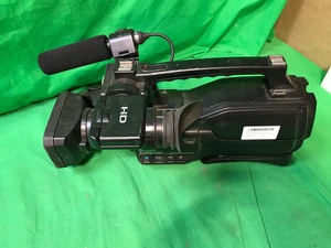 Sony CCD – MC2000U HANDYCAM 8mm NO ACCESSORIES. - Picture 1 of 8