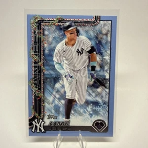 2025 Topps Holiday - Aaron Judge Light Blue & White Glitter #H161 NY Yankees SP - Bild 1 von 2