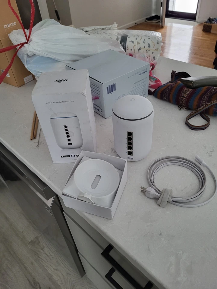 Ubiquiti Networks UniFi Dream Machine 5 Port Wireless Router UDM-US - Image 1 of 1