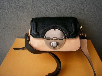 NUEVO BOLSO BANDOLERA MIMCO TURNLOCK CADERA.PO#3734227. Foto 1 de 4