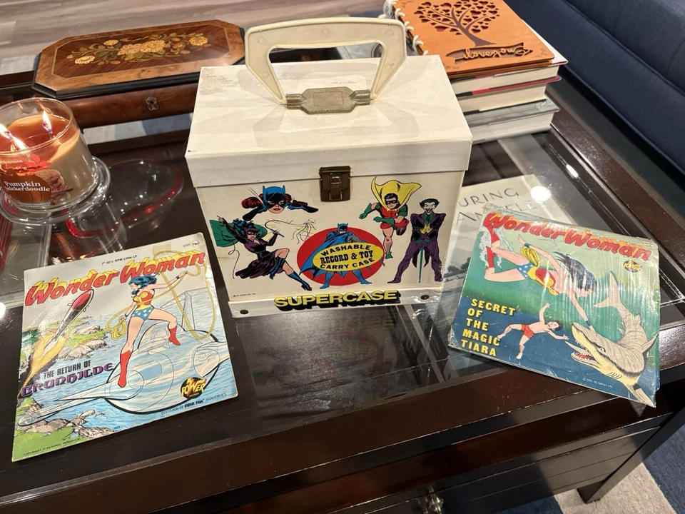 Vintage 1976 DC Comics Record and Toy Carry Case w/ 2 Wonder Woman Story Records - Image 1 of 4
