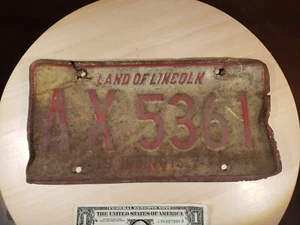 Illinois License Plate 1974 Beat Up Roached Man Cave Decor COOL! CHARACTER! - Picture 1 of 9