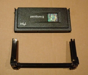 Intel Pentium II MMX 300Mhz Slot 1 CPU SL2W8 80523PX300512PE with bracket - Imagen 1 de 3
