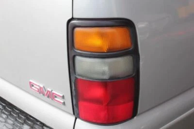 Passenger Right Tail Light Fits 04-06 SUBURBAN 1500 562134 - Image 1 of 4