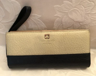 Cartera/bolsa de mano/muñequera Kate Spade plegable, negra, crema y beige usada Foto 1 de 4