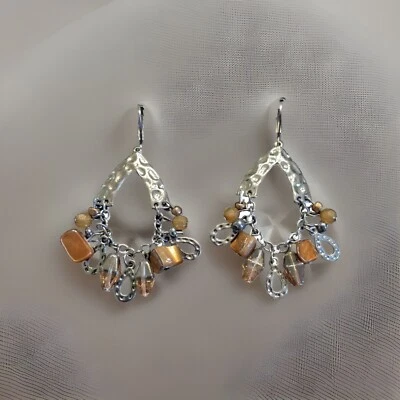 Brincos candelabro tchecos contas de vidro marrom escuro Aurora Borealis 2 1/2” - Imagem 1 de 2