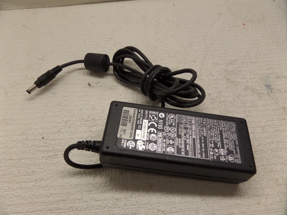 Compaq 159224-002 163444-001 ADP-50SB Laptop AC Power Adapter - Image 1 of 1