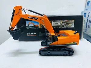 Máquinas excavadoras sobre orugas Develon DX680HD a escala 1:50 modelo fundido a presión nuevas - Imagen 1 de 8