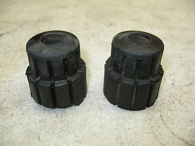 1982 HONDA CM450A СМ 450 КАУЧУКОВ ТОПЛИВНОГО БАКА - КРЕПЛЕНИЯ БЕНЗОБАКА - НЕБОЛЬШАЯ СУХАЯ ГНИЛЬ - Изображение 1 из 4