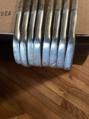 Palos de golf de hierro modelo de torneo registrado Spalding Robert T Jones Jr 2-9 diestro Foto 1 de 4