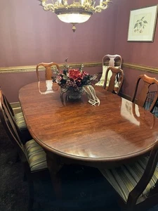 Pennsylvania House Dining Table - 8 Chairs w/ Leaf - Picture 1 of 2