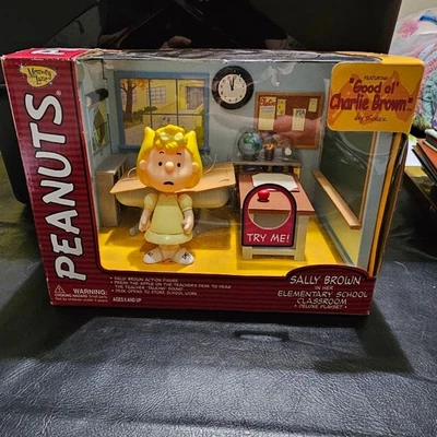 Peanuts Memory Lane Sally Brown In Elementary School Classroom Deluxe Playset Foto 1 de 4