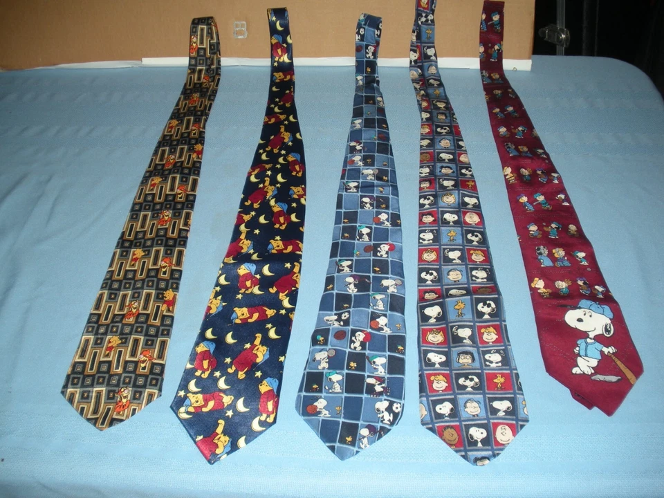 Colección de corbatas de personajes de dibujos animados 3 corbatas de seda Snoopy y dos corbatas de poliéster Pooh Foto 1 de 4