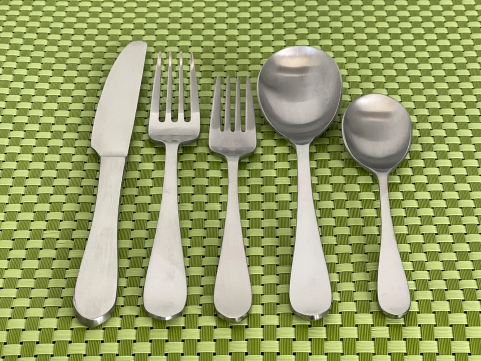 Robert Welch MERIDIAN SATIN Stainless Pointed Tips Up Flatware SMART CHOICE - Image 1 of 1
