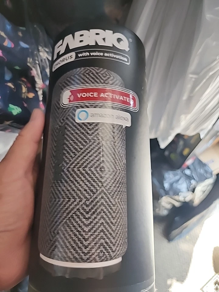 Altavoz inalámbrico FABRIQ Chorus Bluetooth activado por voz Amazon Alexa gris nuevo Foto 1 de 2