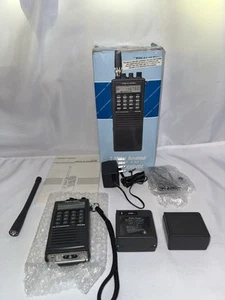 Radio Shack HTX-202 Amateur Radio 2 Meter Handi-Talkie 19-1120 - Zdjęcie 1 z 4