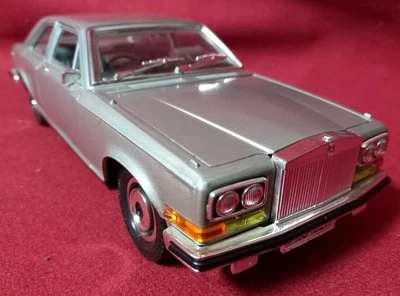 MACCHINA BURAGO ROLLS ROYCE CAMARGUE SCALA 1/22 - Immagine 1 di 4