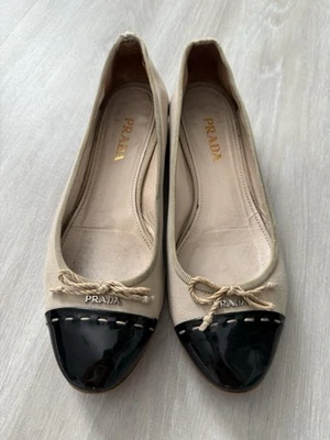 Prada Nude/Black Patent and Leather Bow Ballet Flats Shoe Size 8 - Image 1 of 4