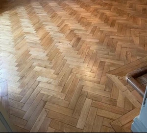 Parquet Flooring SOLID OAK Herringbone 500x70x22mm. Beautiful Nature Grade - Picture 1 of 9