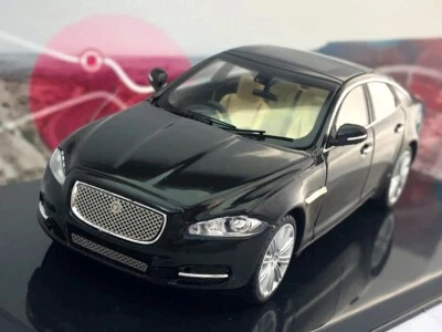 Jaguar Xj - Metallic Amethyst Black - 1/43 Modello Auto Diecast Ixo - Immagine 1 di 4
