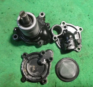 KAWASAKI ZZR 250 / NINJA WATER PUMP ASSY / WATER COVER / FILTER SCREEN - Picture 1 of 5