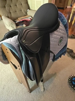English Saddle with Stirrups never used - Image 1 of 4