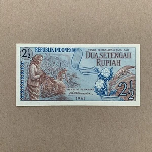Indonesia 2 1/2 Rupiah Banknote Woman Picking Cotton, Corn Plants 1961 Currency - Picture 1 of 3
