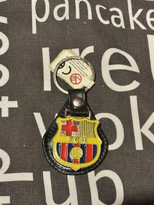 BARCELONA FOOTBALL TEAM KEYRING - Picture 1 of 3